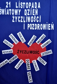 20 listopada zespół folklorystyczny „Krakowiacy” gościł w Zespole Szkolno – Gimnazjalnym w Sierosławicach. Uroczyste obchody Dnia Życzliwości w tamtejszej szkole to już kilkuletnia tradycja, w której uczestniczą również uczniowie naszego Ośrodka. (czytaj w 1