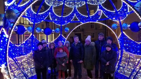 W dzień imienin miesiąca tj. 12 grudnia 2018 r., w popołudniowych godzinach, grupa wychowanków wraz z wychowawcami internatu wyruszyła na wycieczkę do Krakowa. Plan zorganizowanej wycieczki był obszerny, bo prócz możliwości zwiedzania wystawy Szopek Krakow 2