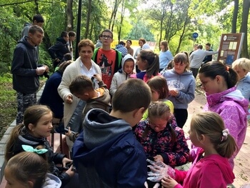 19 września uczniowie z naszej szkoły przy ul. Stasiaka 1A po raz kolejny uczestniczyli w akcji "Sprzątanie Świata". W bieżącym roku odbyła się ona pod hasłem "Nie śmiecimy - sprzątamy – zmieniamy!" (więcej) 2
