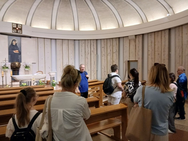 Wnętrze Kaplicy Miłosierdzia Bożego w Łagiewnikach.