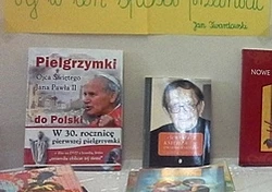 W jesienne popołudnie, 5 listopada, po raz pierwszy w naszej bibliotece zorganizowano Zaduszki Poetycko - Muzyczne poświęcone naszym bliskim, przyjaciołom, poetom, nauczycielom, którzy już odeszli... (czytaj więcej) 1