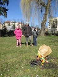 O tym, że wiosna przychodzi do nas w marcu wiedzą zapewne wszyscy. Nie wszyscy jednak pamiętają, że odejście zimy można troszkę wymusić – i udokumentować. W jaki sposób tego dokonać przypomnieli ostatnio uczniowie klasy III PUZ. (czytaj więcej) 1