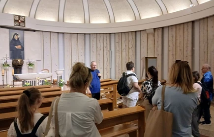 Wnętrze Kaplicy Miłosierdzia Bożego w Łagiewnikach.