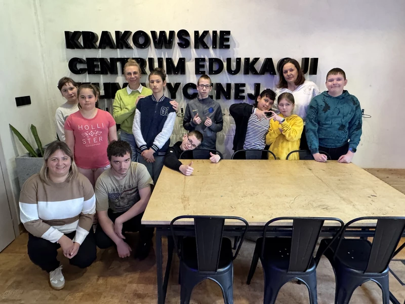 Uczniowie w Centrum Edukacji Klimatycznej w Krakowie.