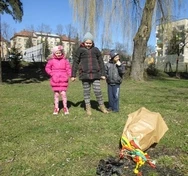 O tym, że wiosna przychodzi do nas w marcu wiedzą zapewne wszyscy. Nie wszyscy jednak pamiętają, że odejście zimy można troszkę wymusić – i udokumentować. W jaki sposób tego dokonać przypomnieli ostatnio uczniowie klasy III PUZ. (czytaj więcej) 1