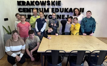 Uczniowie w Centrum Edukacji Klimatycznej w Krakowie.